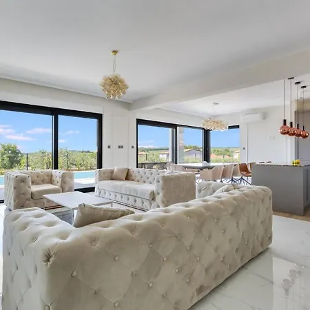 Jasena By Guide Vila *